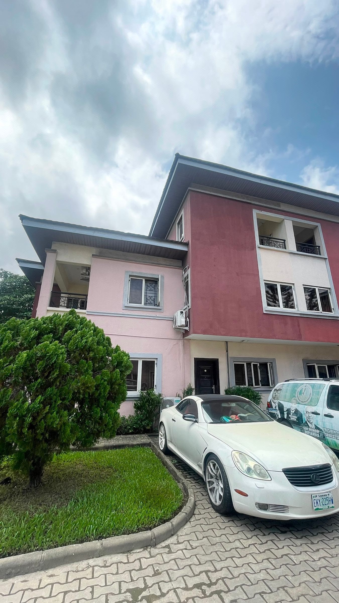 4 bedroom semi detached duplex photo 2