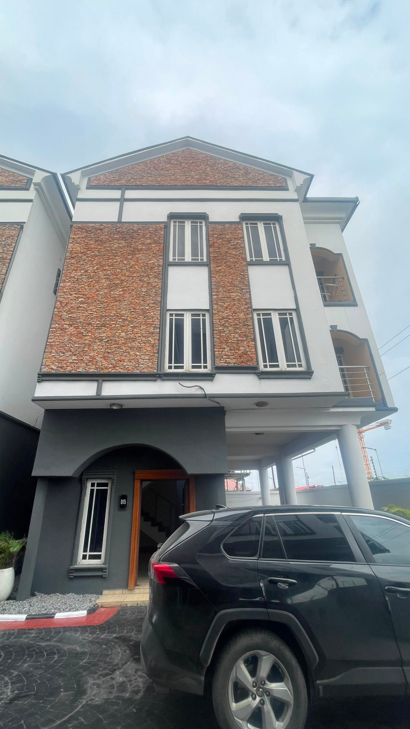 A STYLISH 4BDR TERRACE + BQ + ESTATE POOL + GYM + LOUNGE IN A CALM AND PLEASANT ESTATE,  lekki phase 1 photo 2