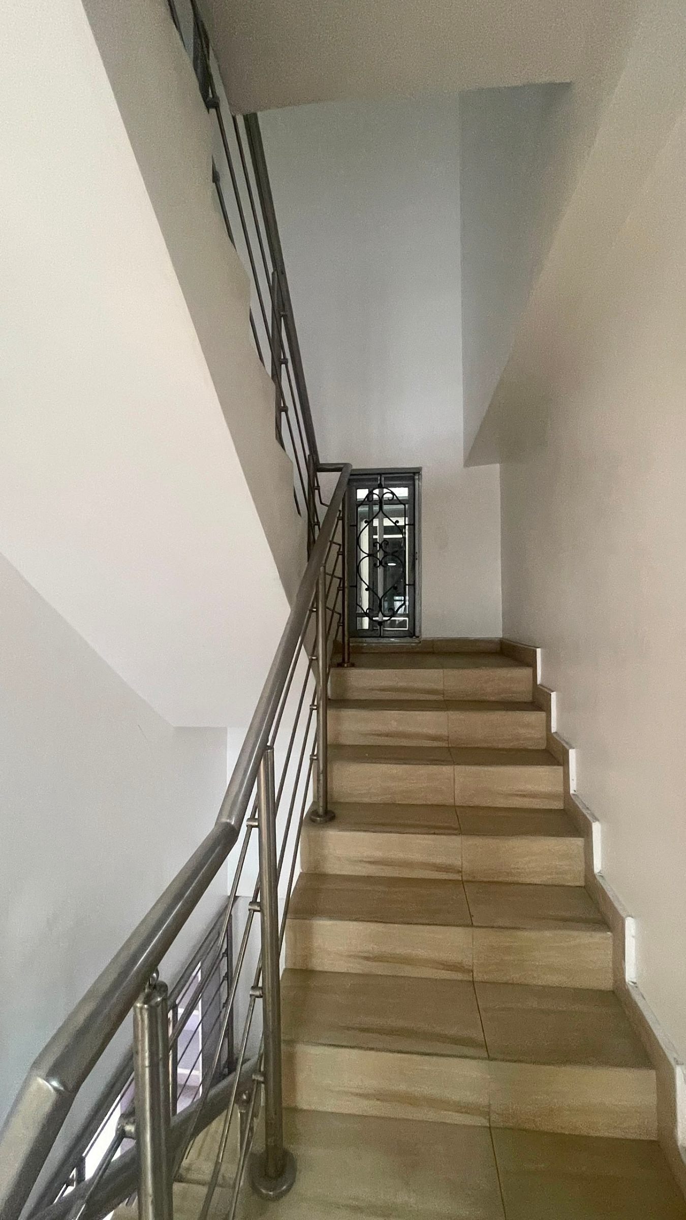 A STYLISH 4BDR TERRACE + BQ + ESTATE POOL + GYM + LOUNGE IN A CALM AND PLEASANT ESTATE,  lekki phase 1 photo 5