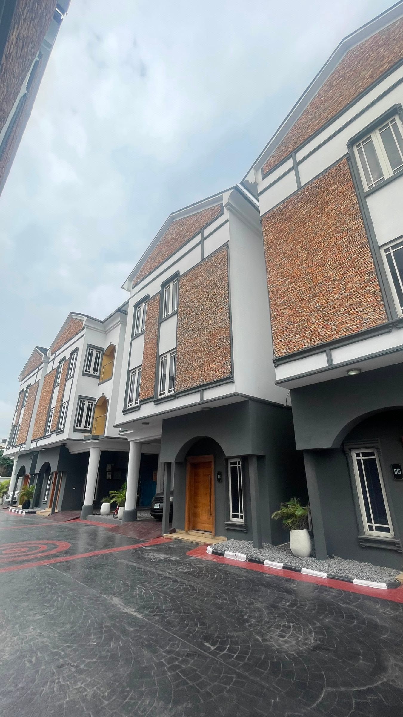 A STYLISH 4BDR TERRACE + BQ + ESTATE POOL + GYM + LOUNGE IN A CALM AND PLEASANT ESTATE,  lekki phase 1 photo 19
