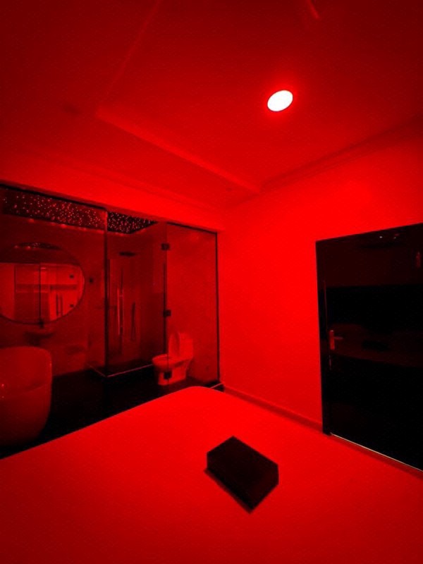 Riviera   Deluxe 1 bedroom bathub apartment with red room. Tastefully furnished and nestled in a serene environment.  Location📍Chevron photo 8