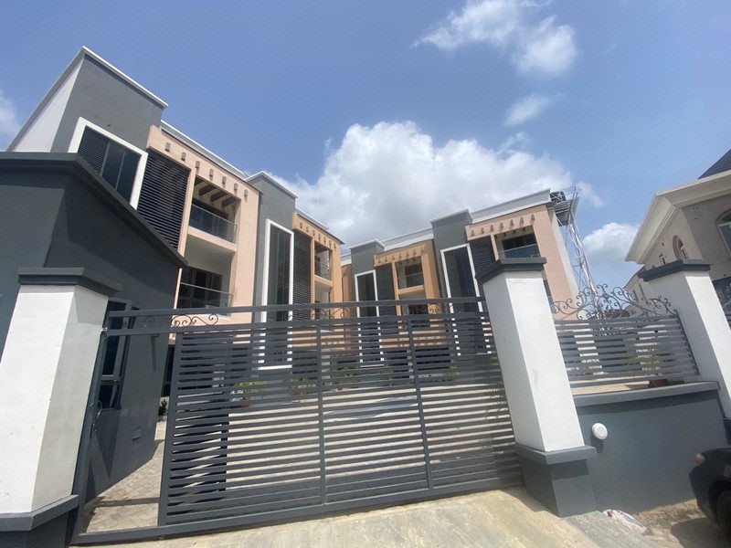 4 Bedroom Terrace Apartment with a room service quarters