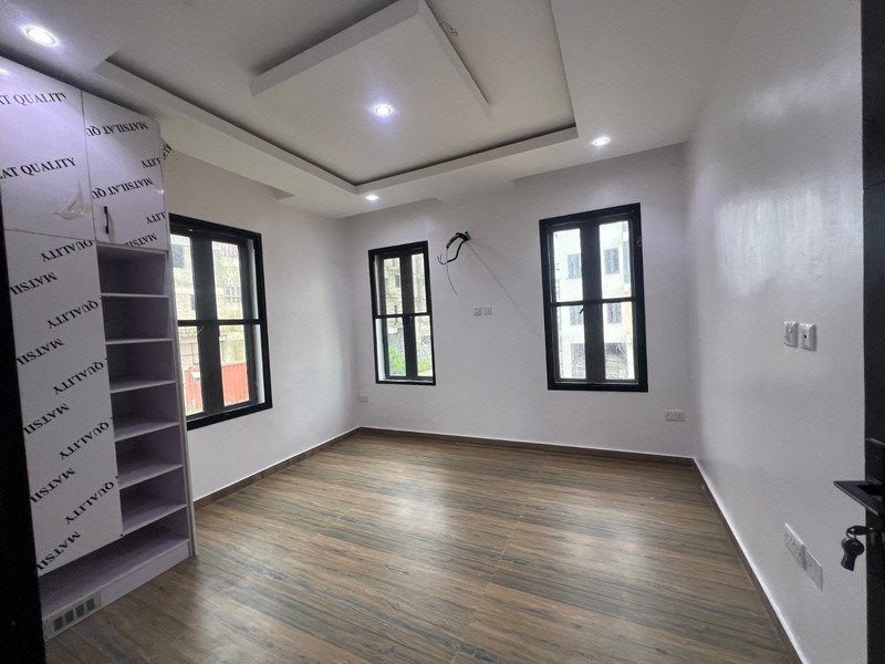 Newly Built and Tastefully Finished 8 Units of 3 Bedrooms flat photo 12