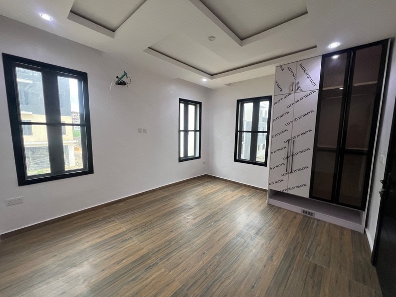Newly Built and Tastefully Finished 8 Units of 3 Bedrooms flat photo 15
