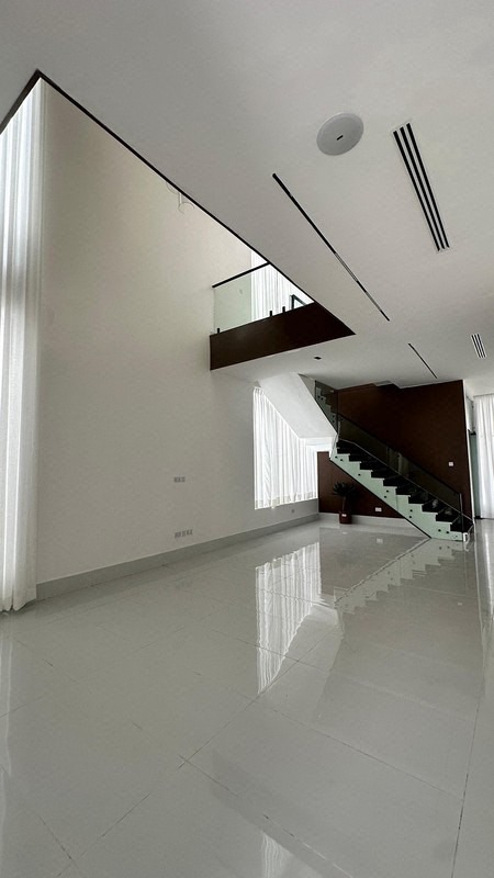 ABSOLUTE AND PRECISELY BUILT, WELL DETAILED, LUXURY 5BDR  DETACHED DUPLEX + ELECTRIC CAR CHARGING PORT + POOL + BOYS QUARTERS photo 4