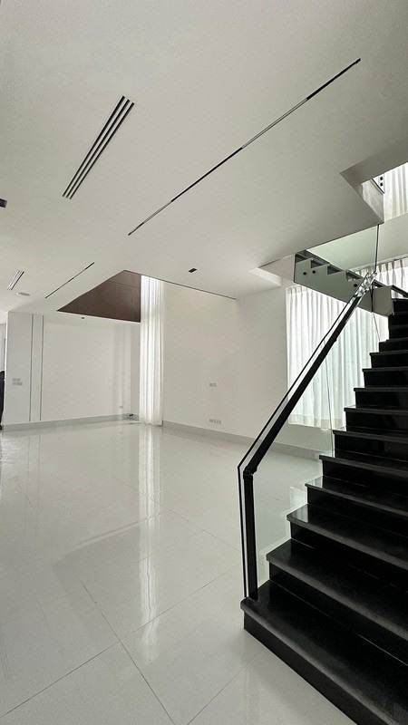 ABSOLUTE AND PRECISELY BUILT, WELL DETAILED, LUXURY 5BDR  DETACHED DUPLEX + ELECTRIC CAR CHARGING PORT + POOL + BOYS QUARTERS photo 6