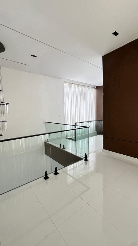 ABSOLUTE AND PRECISELY BUILT, WELL DETAILED, LUXURY 5BDR  DETACHED DUPLEX + ELECTRIC CAR CHARGING PORT + POOL + BOYS QUARTERS photo 10