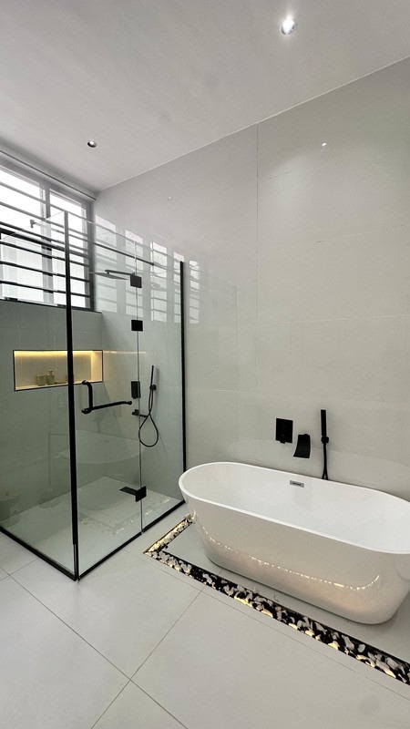ABSOLUTE AND PRECISELY BUILT, WELL DETAILED, LUXURY 5BDR  DETACHED DUPLEX + ELECTRIC CAR CHARGING PORT + POOL + BOYS QUARTERS photo 15