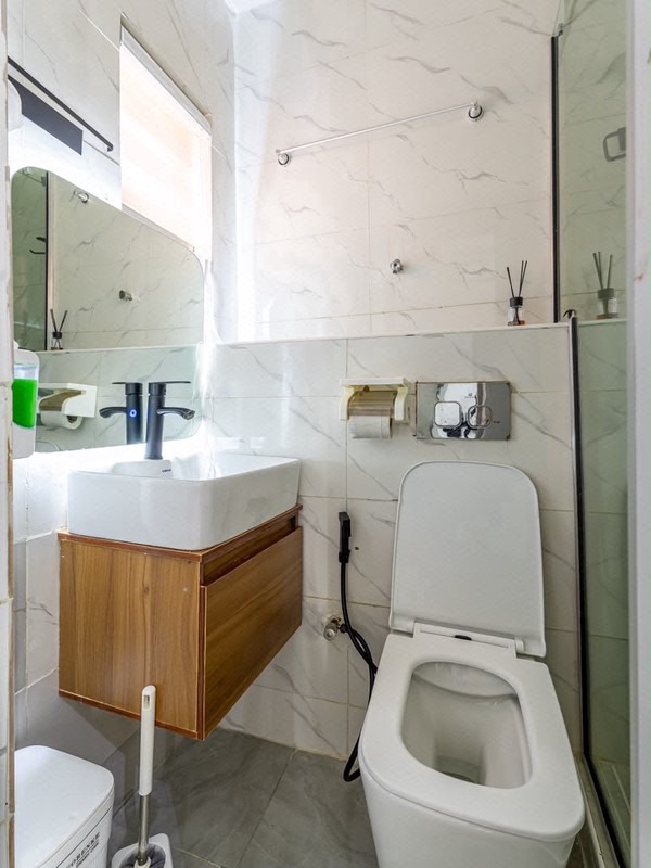 2 bedroom maisonette apartment photo 19