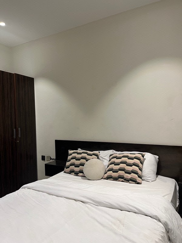 Furnished 2 bedroom cityview apartment photo 8