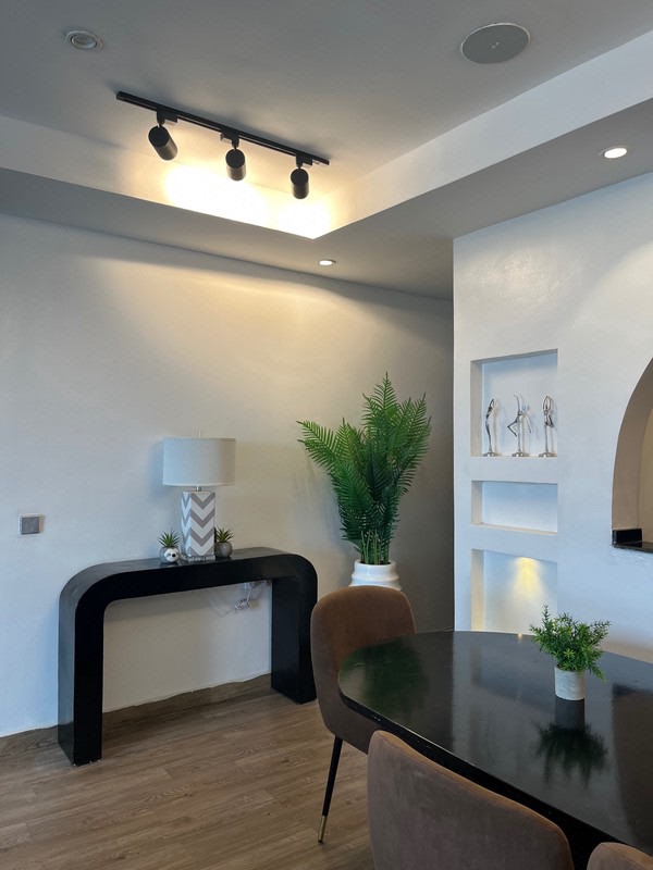 Furnished 2 bedroom cityview apartment photo 10