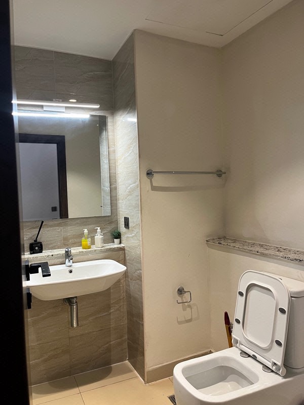 Furnished 2 bedroom cityview apartment photo 11