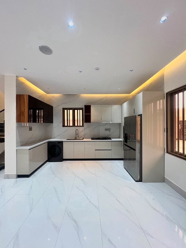 Luxury and modern 3-bedroom apartment with elevator and rooftop lounge photo 12