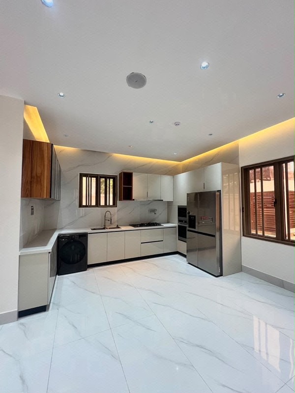 Luxury and modern 3-bedroom apartment with elevator and rooftop lounge photo 9