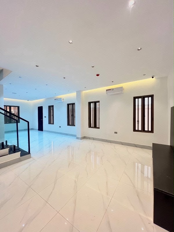 Luxury and modern 3-bedroom apartment with elevator and rooftop lounge photo 7