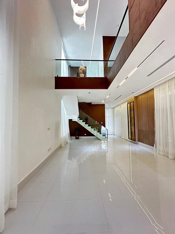 Exquisite Spacious Luxury 5 Bedroom Fully Detached Duplex with BQ, photo 4