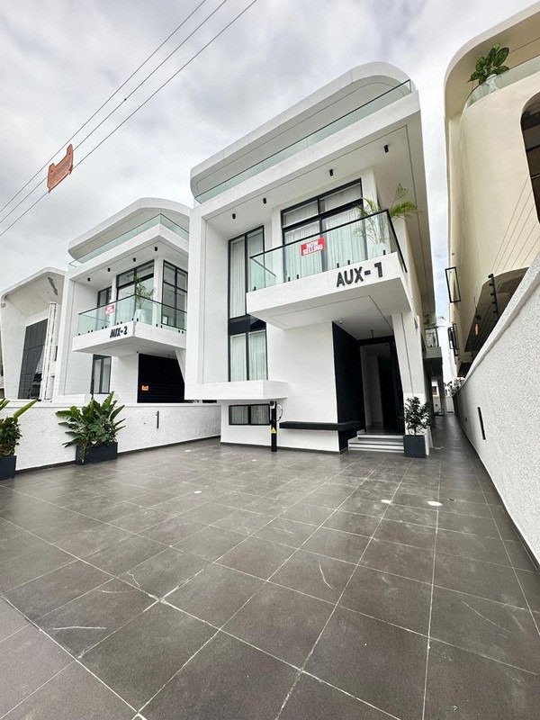Exquisite Spacious Luxury 5 Bedroom Fully Detached Duplex with BQ, photo 10