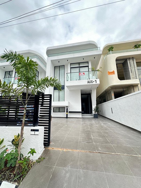 Exquisite Spacious Luxury 5 Bedroom Fully Detached Duplex with BQ, photo 11