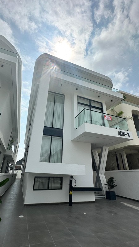 5 bedroom fully detached duplex for sale in orchid road lekki lagos photo 4