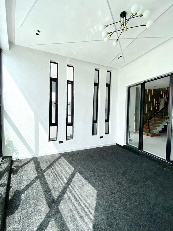 5 BEDROOM DUPLEX photo 9