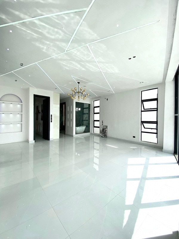 5 BEDROOM DUPLEX photo 2