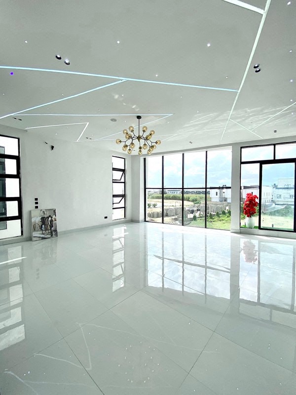 5 BEDROOM DUPLEX photo 4