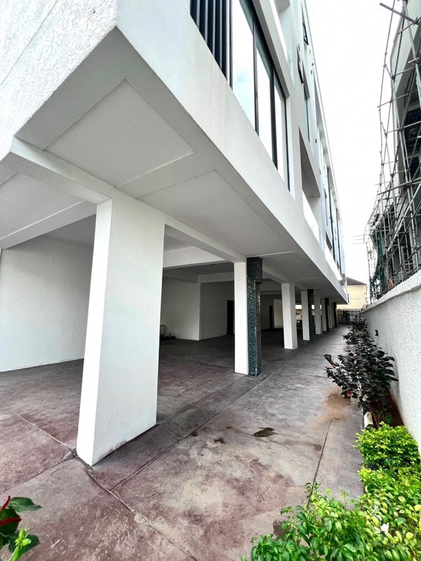 4 BEDROOM TERRACED WITH BQ photo 11
