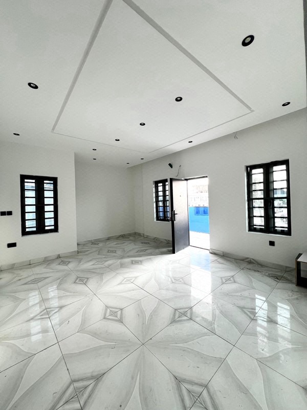 3  BEDROOM TERRACED DUPLEX photo 3