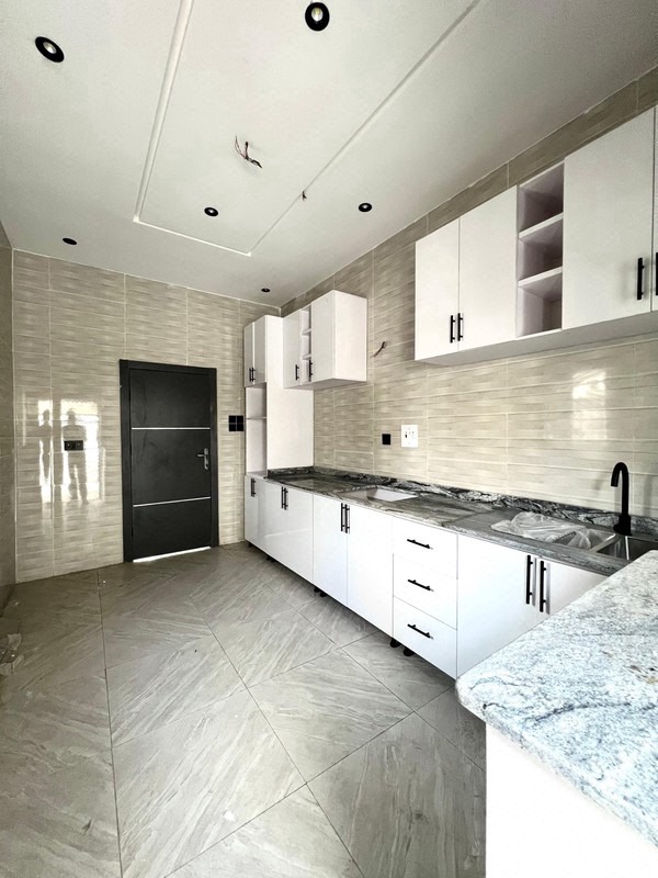 3  BEDROOM TERRACED DUPLEX photo 9