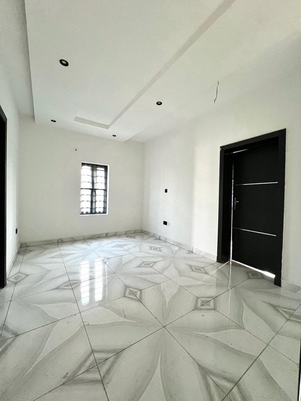 3  BEDROOM TERRACED DUPLEX photo 2