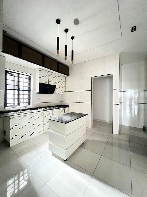 5 bedroom detached duplex With BQ in lagos photo 2