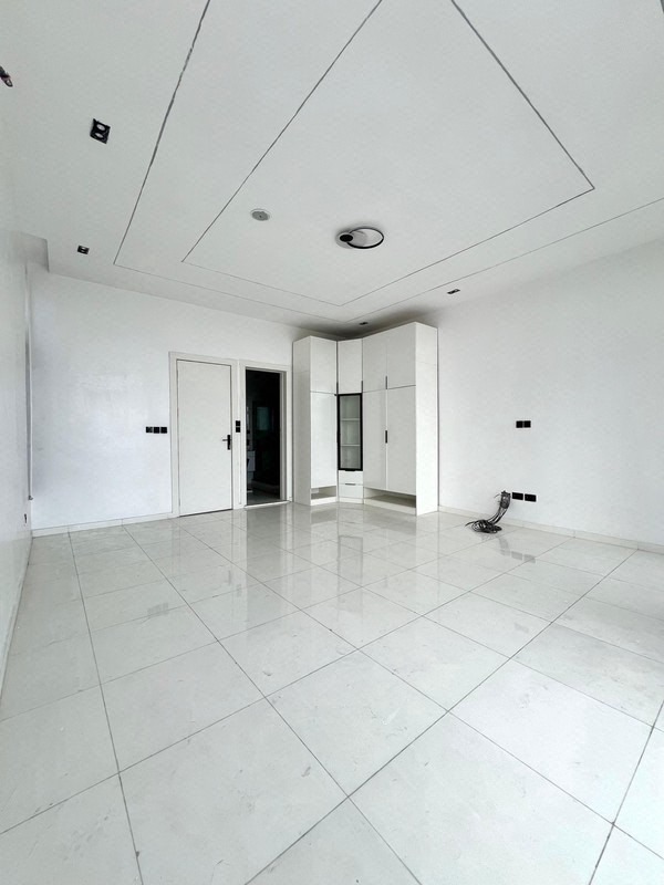 5 bedroom detached duplex With BQ in lagos photo 6