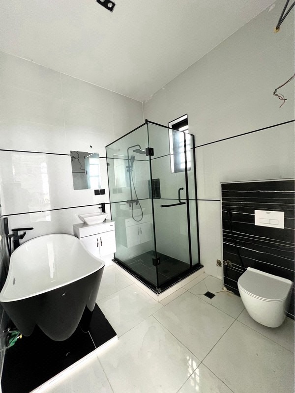 5 bedroom detached duplex With BQ in lagos photo 7