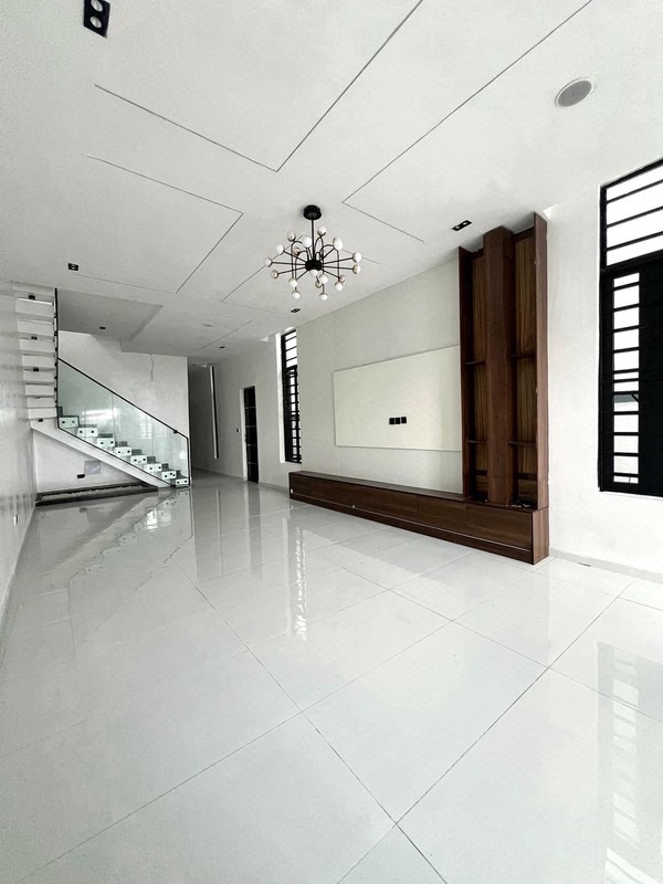 5 bedroom detached duplex With BQ in lagos photo 8