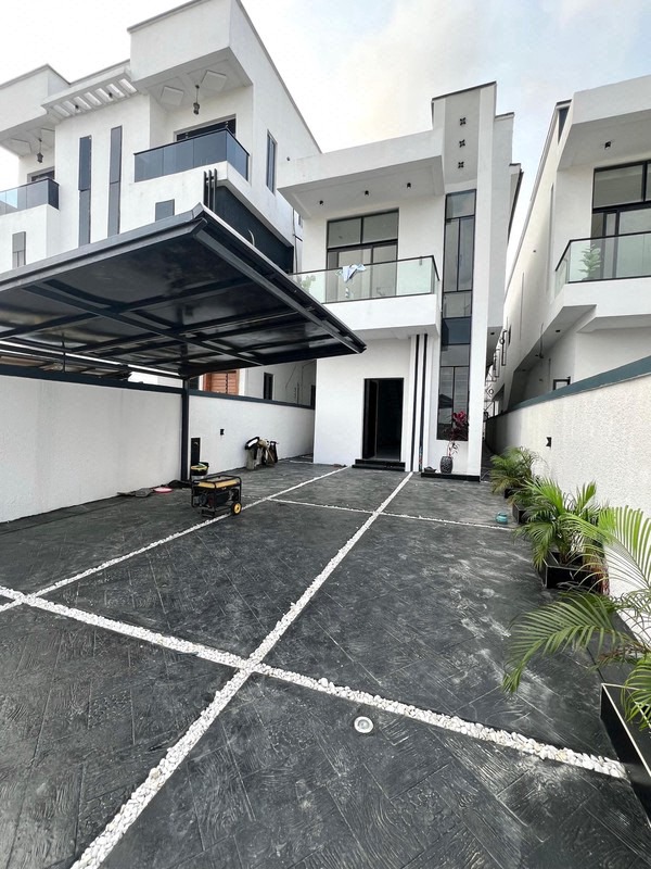 5 bedroom detached duplex With BQ in lagos photo 10