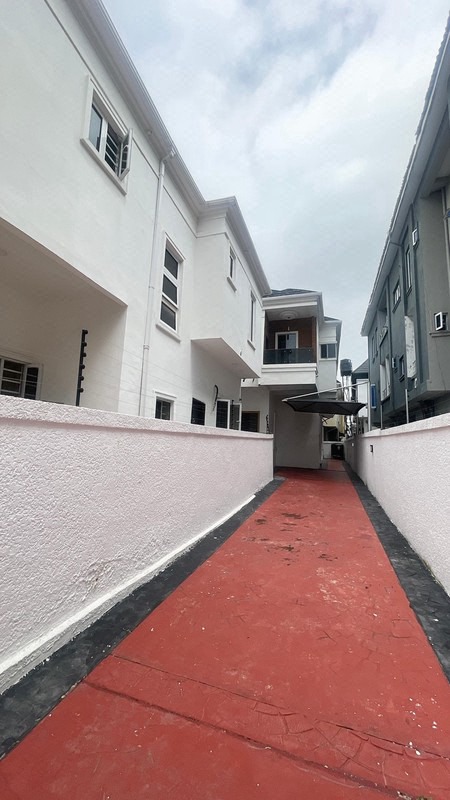 4 BEDROOM SEMI DETACHED  WITH BQ AT ELEGANZA - LEKKI - LAGOS photo 2
