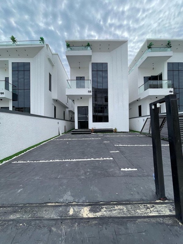5 BED DETACHED DUPLEX WITH S/POOL & BQ photo 2