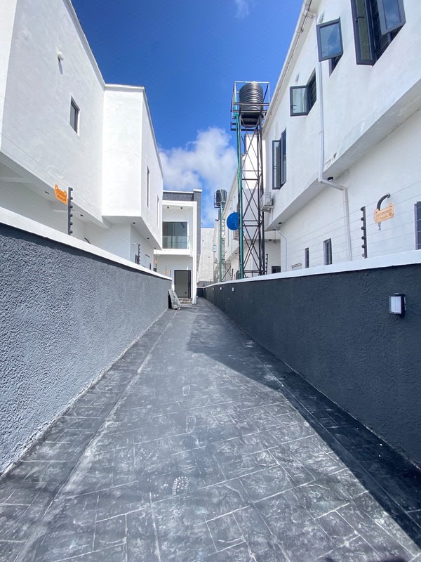 4 Bedroom Fully Detached Duplex WITH BQ AND  DRIVE WAY photo 6