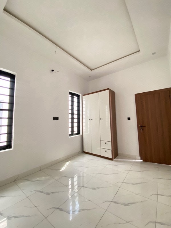 4 Bedroom Fully Detached Duplex WITH BQ AND  DRIVE WAY photo 4