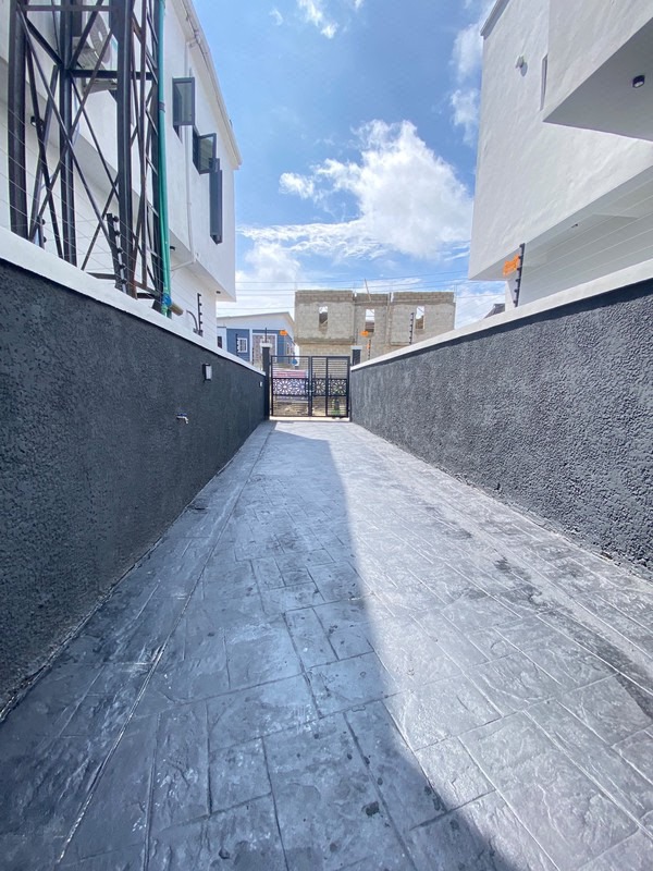 4 Bedroom Fully Detached Duplex WITH BQ AND  DRIVE WAY photo 8