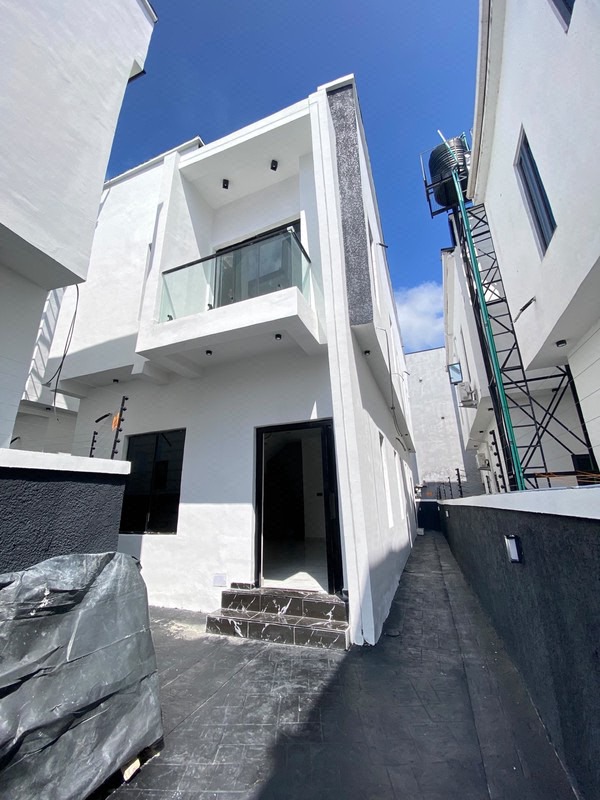 4 Bedroom Fully Detached Duplex WITH BQ AND  DRIVE WAY photo 13