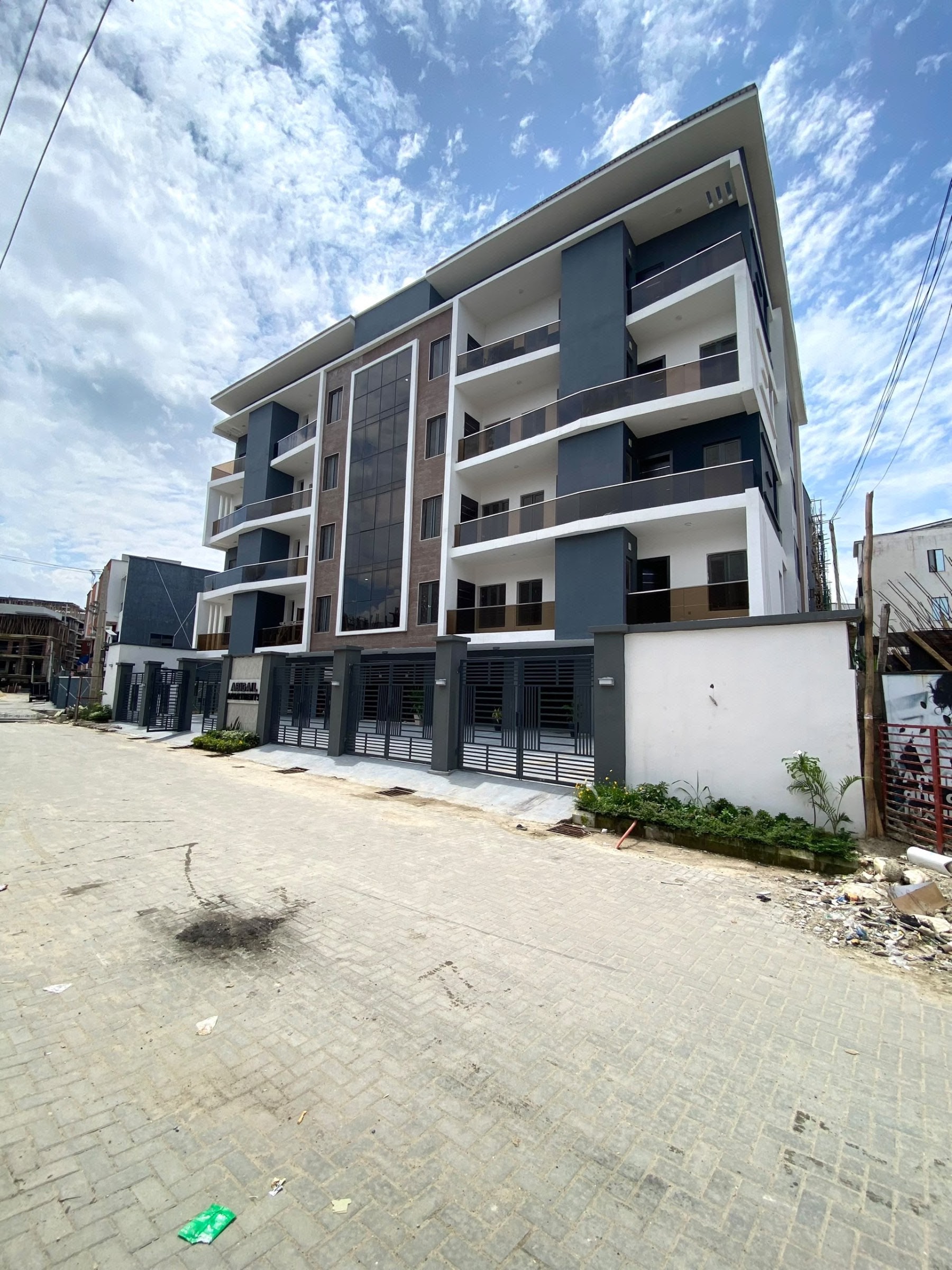 4 BEDROOM APARTMENT WITH ELEVETOR LEKKI LAGOS photo 3