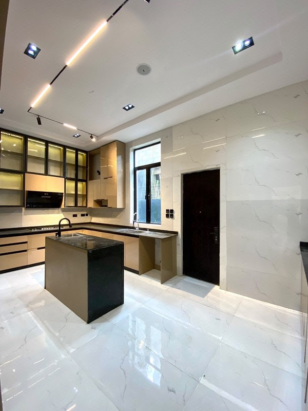 5 BEDROOM FULLY DETCHED DUPLEX WITH BQ photo 3