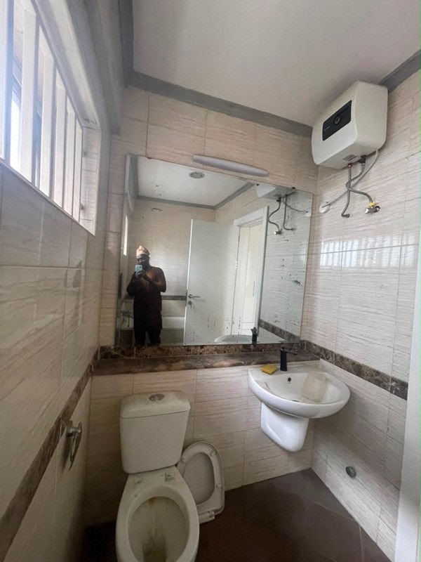 4 BEDROOM TERRACE HOUSE ON 2 FLOUR WITH BQ photo 4