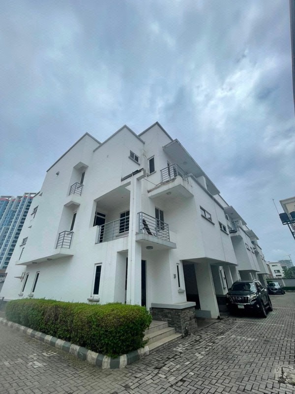 4 BEDROOM TERRACE HOUSE ON 2 FLOUR WITH BQ photo 11