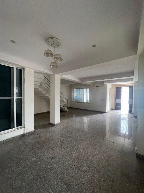 4 BEDROOM TERRACE HOUSE ON 2 FLOUR WITH BQ photo 14