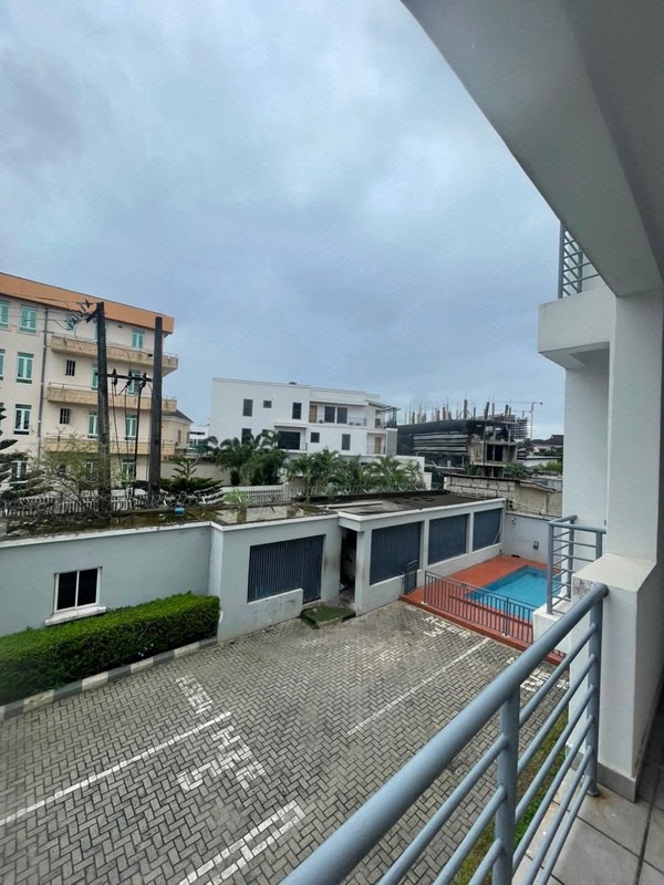 4 BEDROOM TERRACE HOUSE ON 2 FLOUR WITH BQ photo 2