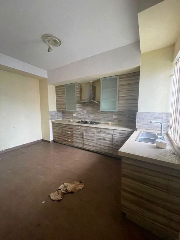 4 BEDROOM TERRACE HOUSE ON 2 FLOUR WITH BQ photo 6