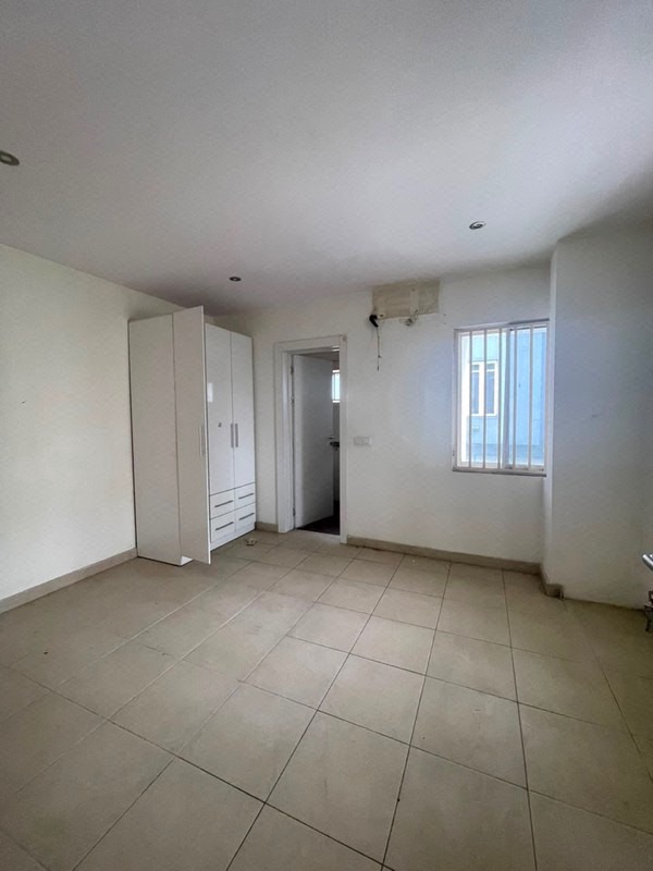 4 BEDROOM TERRACE HOUSE ON 2 FLOUR WITH BQ photo 9