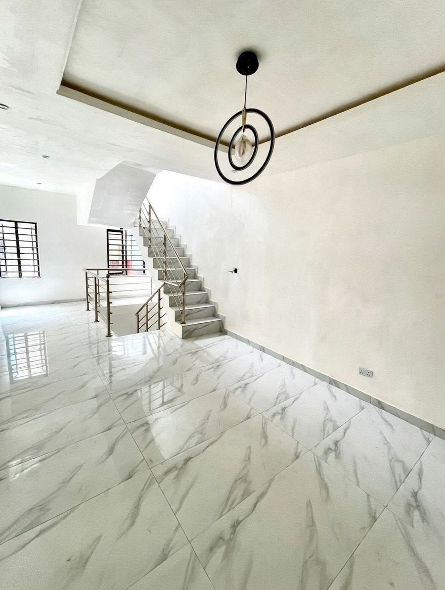 2 BEDROOM TERRACE DUPLEX photo 13
